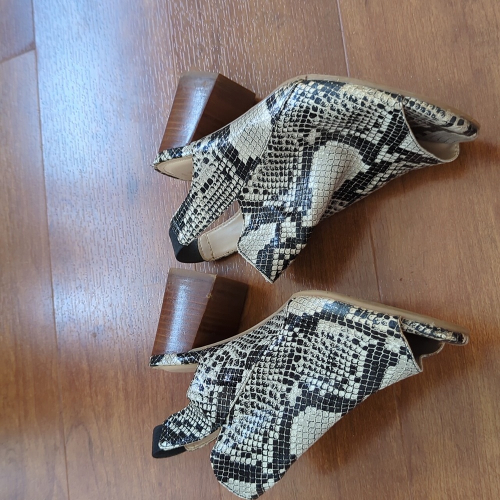 Comfort sling back Peep Toe Snake Print heels 7.5w - Picture 3 of 5